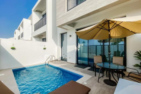 RH-Luxury & Stylish 3BR Villa with private pool near beach in RAK